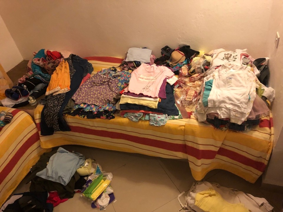 Kenia - Diani Beach - Unser Spendenlager im Zimmer 😂🤭