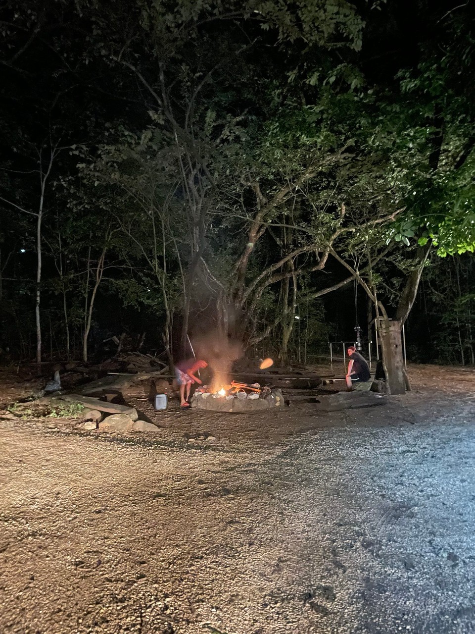Costa Rica - Santa Cruz - Zunächst ruhiges Lagerfeuer 🔥 