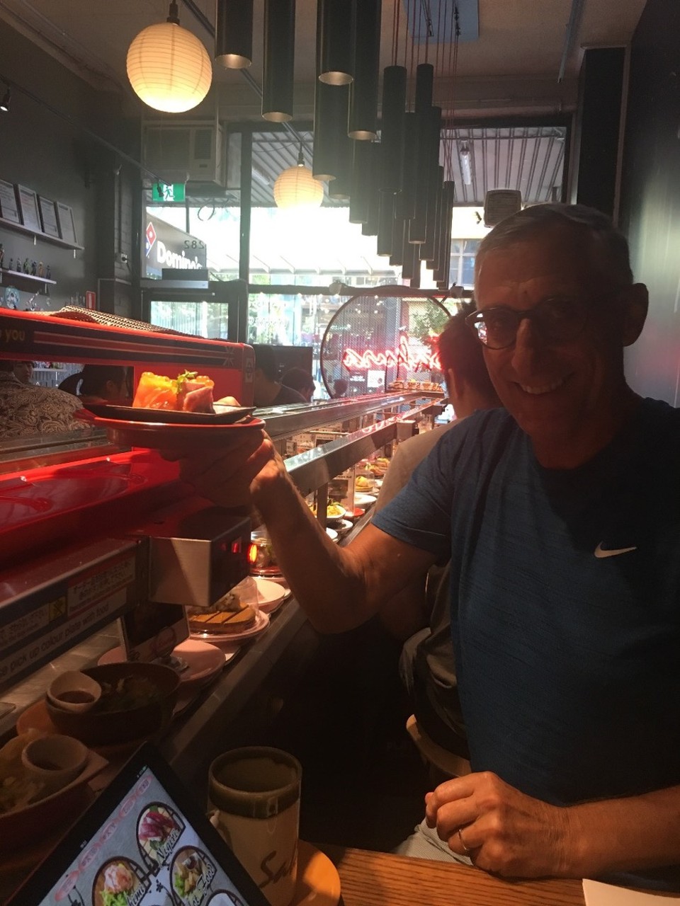 Australien - Melbourne - Sushi Train bringt die explizit bestellten Leckereien