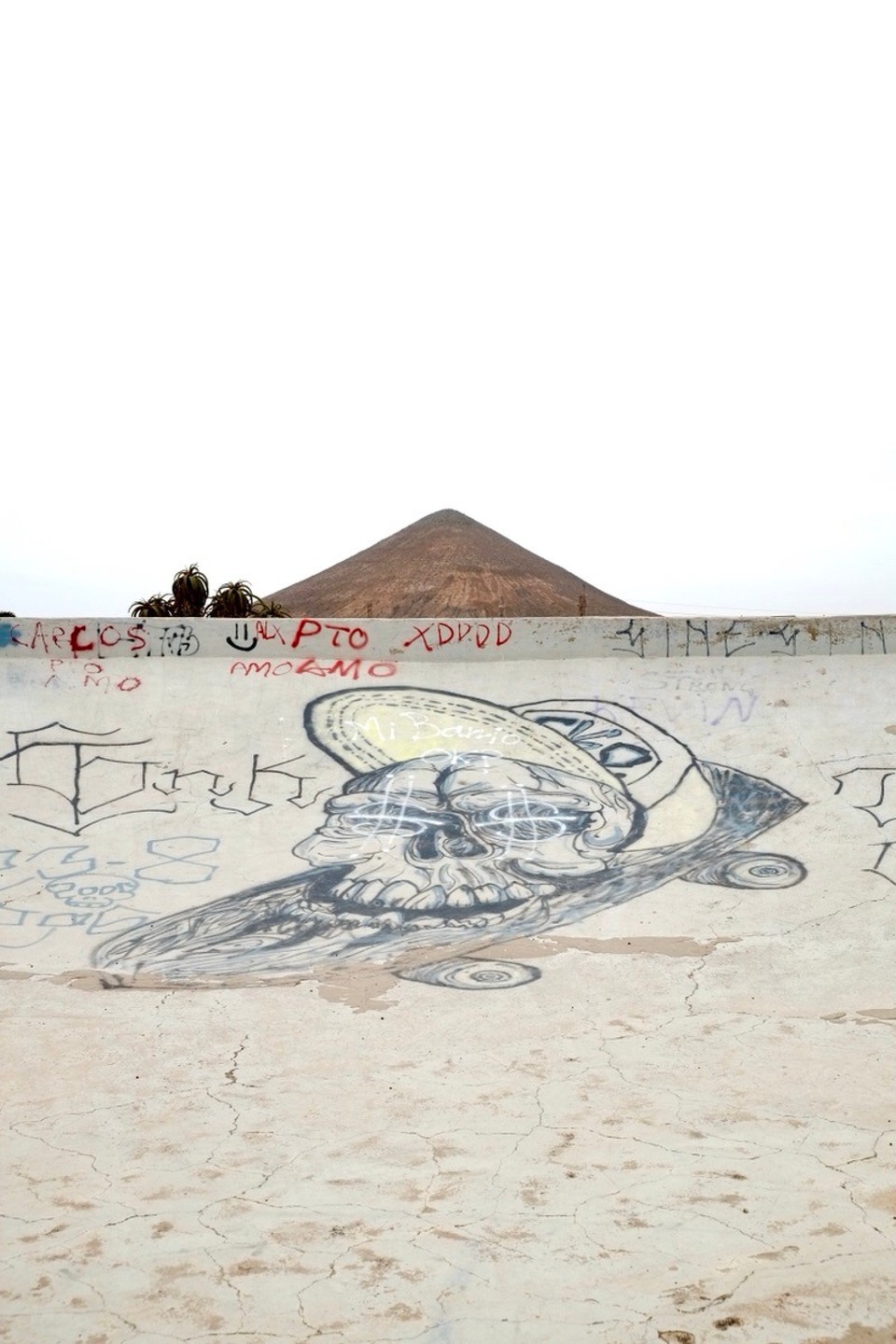 Spanien - La Oliva - Skatepark vor einem Volcano