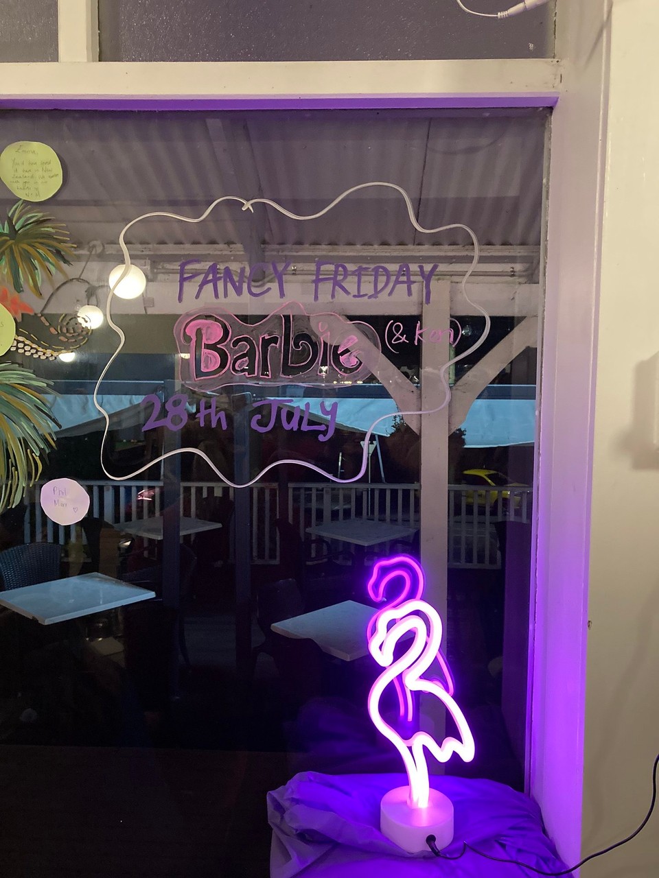 Neuseeland - Governors Bay - Abends gehts in den Pub - es ist Barbie Night 🙈