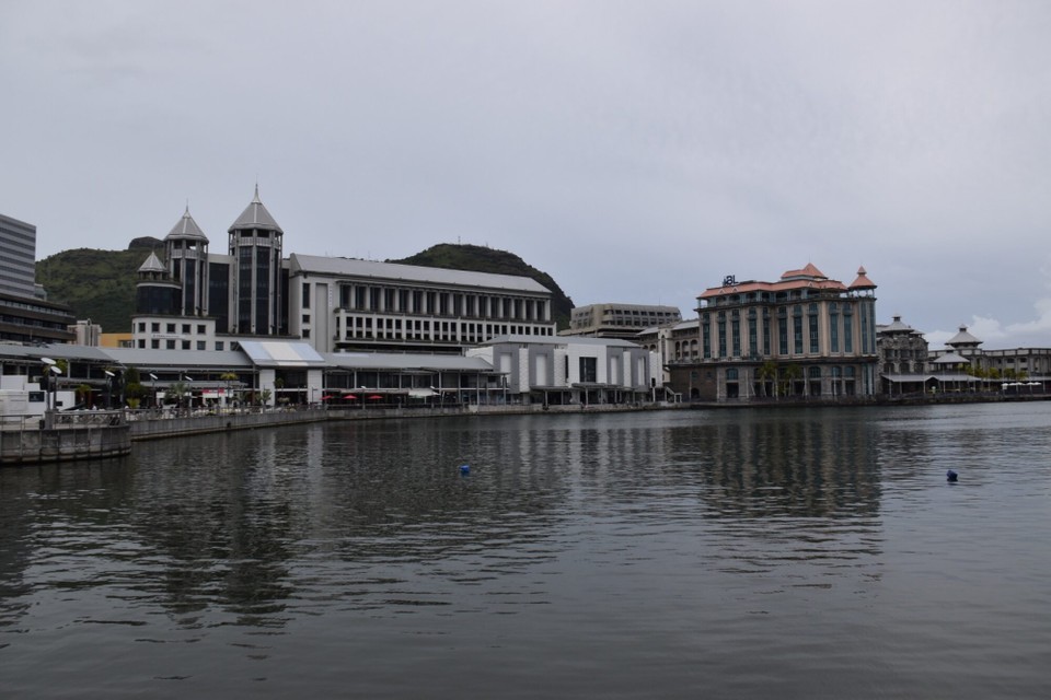 Mauritius -  - Die Waterfront war schön anzuschauen und hier sollte sich ein schönes Plätzchen zum Abendbrot finden lassen.