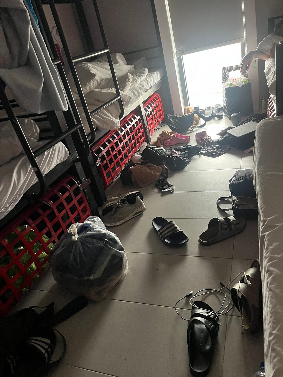 Vietnam - Hoi An - It’s just me Alyssa, Jack and Ben in the dorm and it’s a state😭