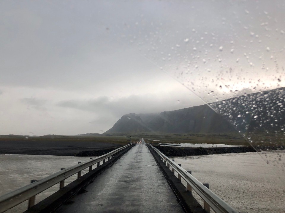 Island - Sveitarfélagið Hornafjörður - Und auf der anderen Seite wird brav gewartet...