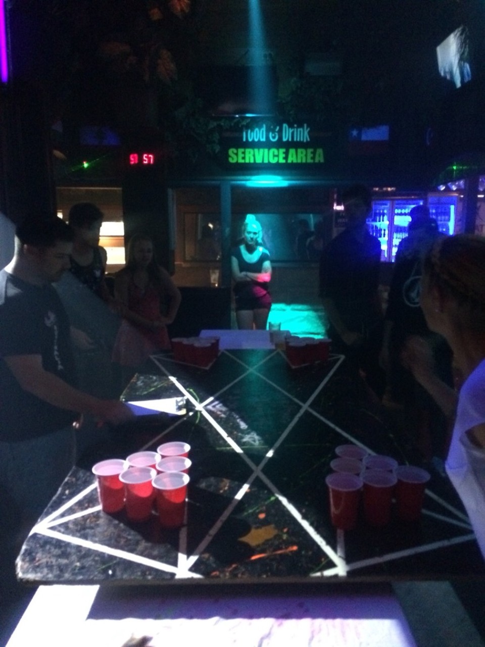 Australien - Byron Bay - Bier Ping-Pong.
