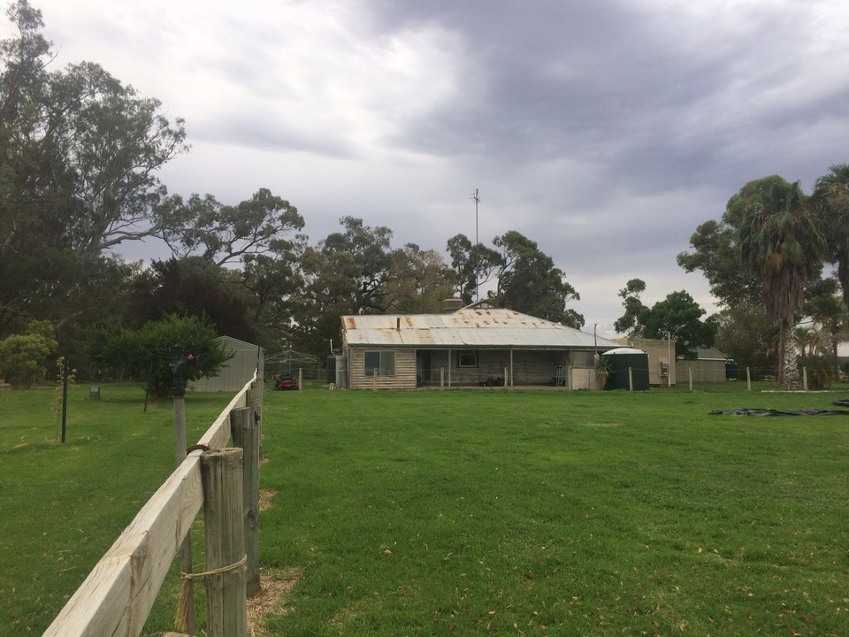 Australia - Wentworth - The house from the back. 