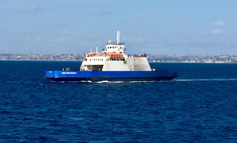 Brasilien - Cairu - Fährschiff treffen