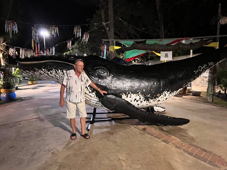 Brasilien - Salvador - Der Wal kam mit dem Boot zu den Fischern zurück