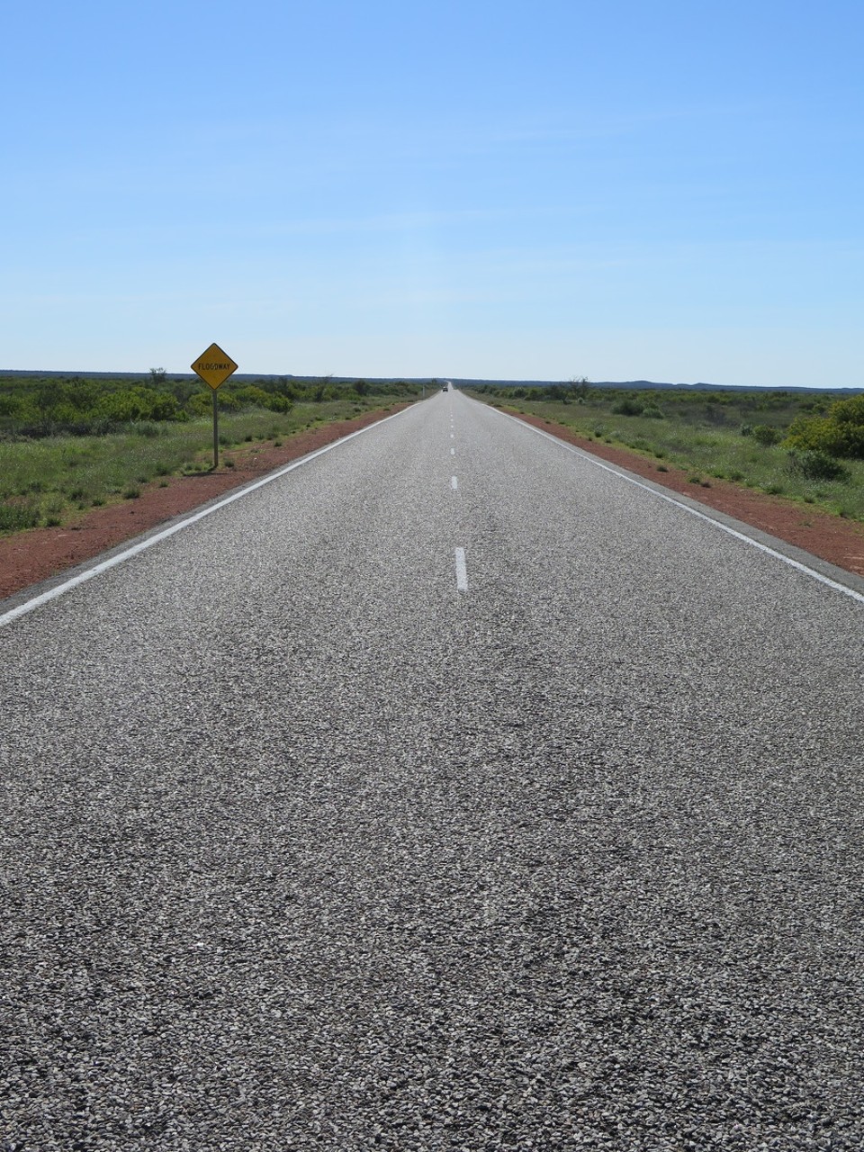 Australia - Karijini - Pour y aller, la route est longue et droite....