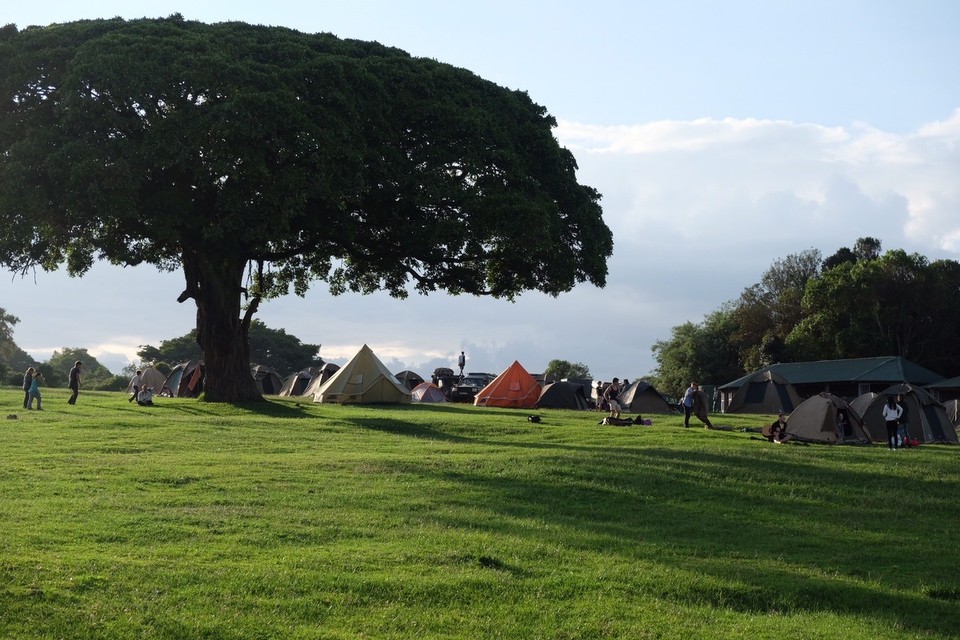  - Schutzgebiet Ngorongoro - Auf dem heutigen Campingplatz ist schon mehr los. 