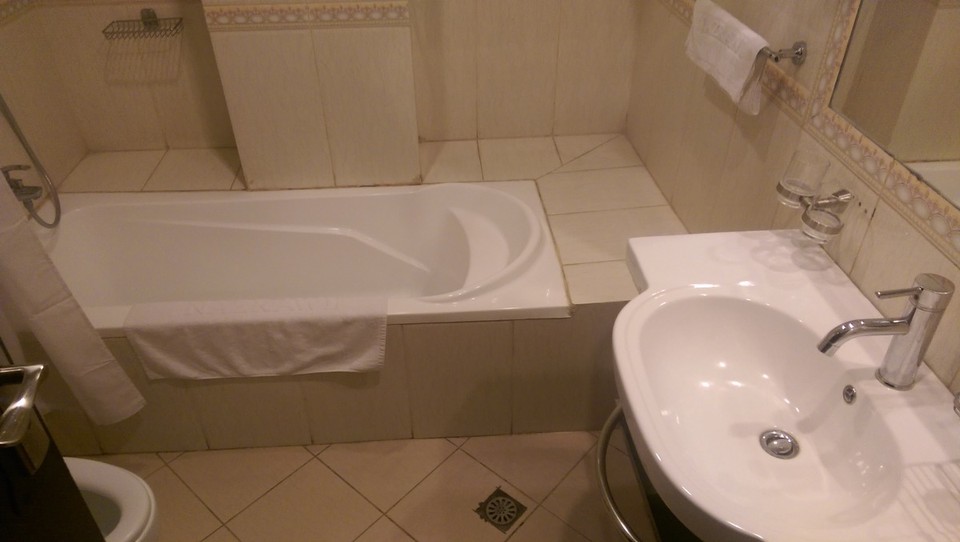 Äthiopien - Addis Ababa - Mit warmer dusche......
Wake up call at six!