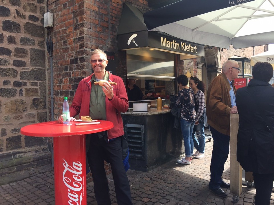  - Germany, Bremen - Bremen bratwurst in Brot, Marktplatz