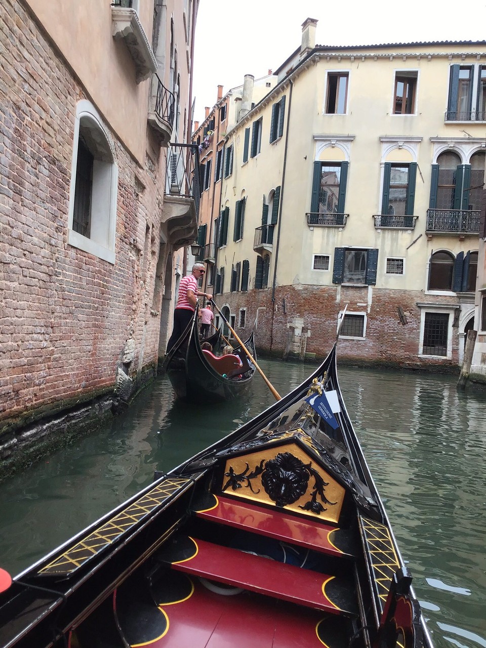 Italien - Venedig - Mit dem Gondoliere unterwegs.