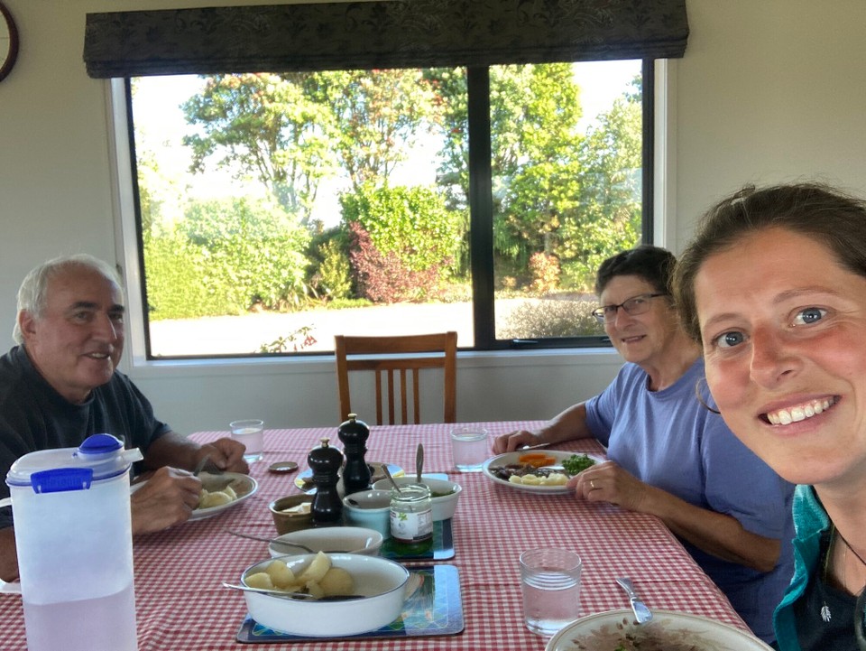 Neuseeland - New Plymouth - Bei Viv und Wendy angekommen gibt es erstmal Abendessen 😊