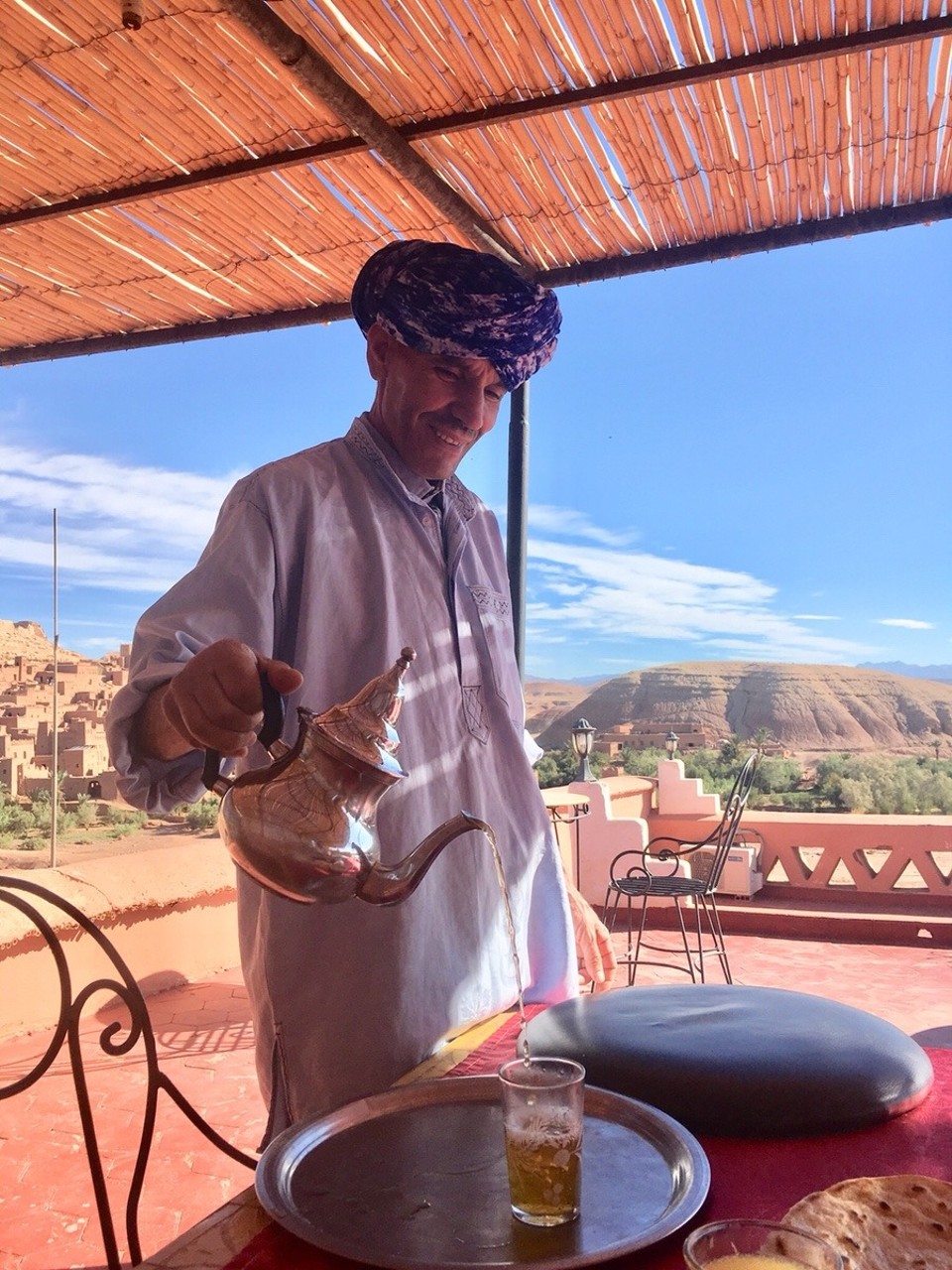 Maroc - Ouarzazate - Thé du matin a la fibule dor 