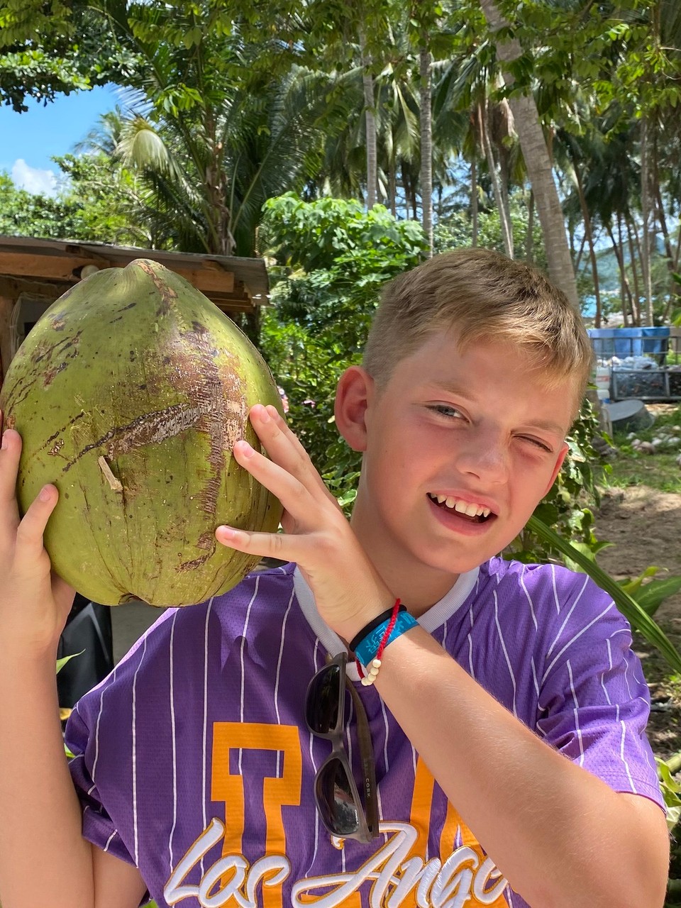 Thailand - Ko Pha-ngan - So groß, wie Mats Birne. Die Kokosnuss