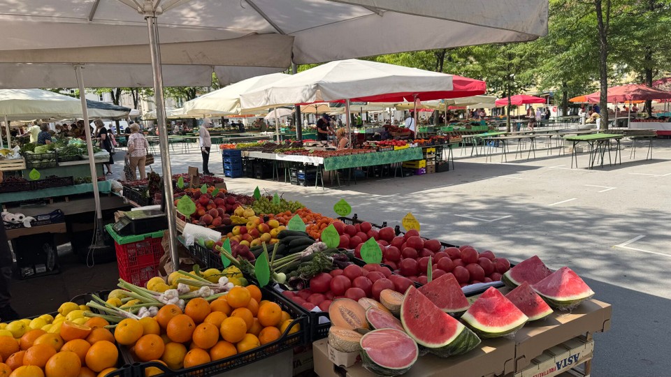 Slowenien - Portorož - Der zentrale Marktplatz ist mehr als nur ein Einkaufsort. Er ist gleichzeitig auch ein Treffpunkt für die Stadtbewohner und eine der Highlights in der Altstadt von Ljubljana. Lokale Bauernhöhe bieten dort frisches Obst und Gemüse, aber auch tropische Früchte an.