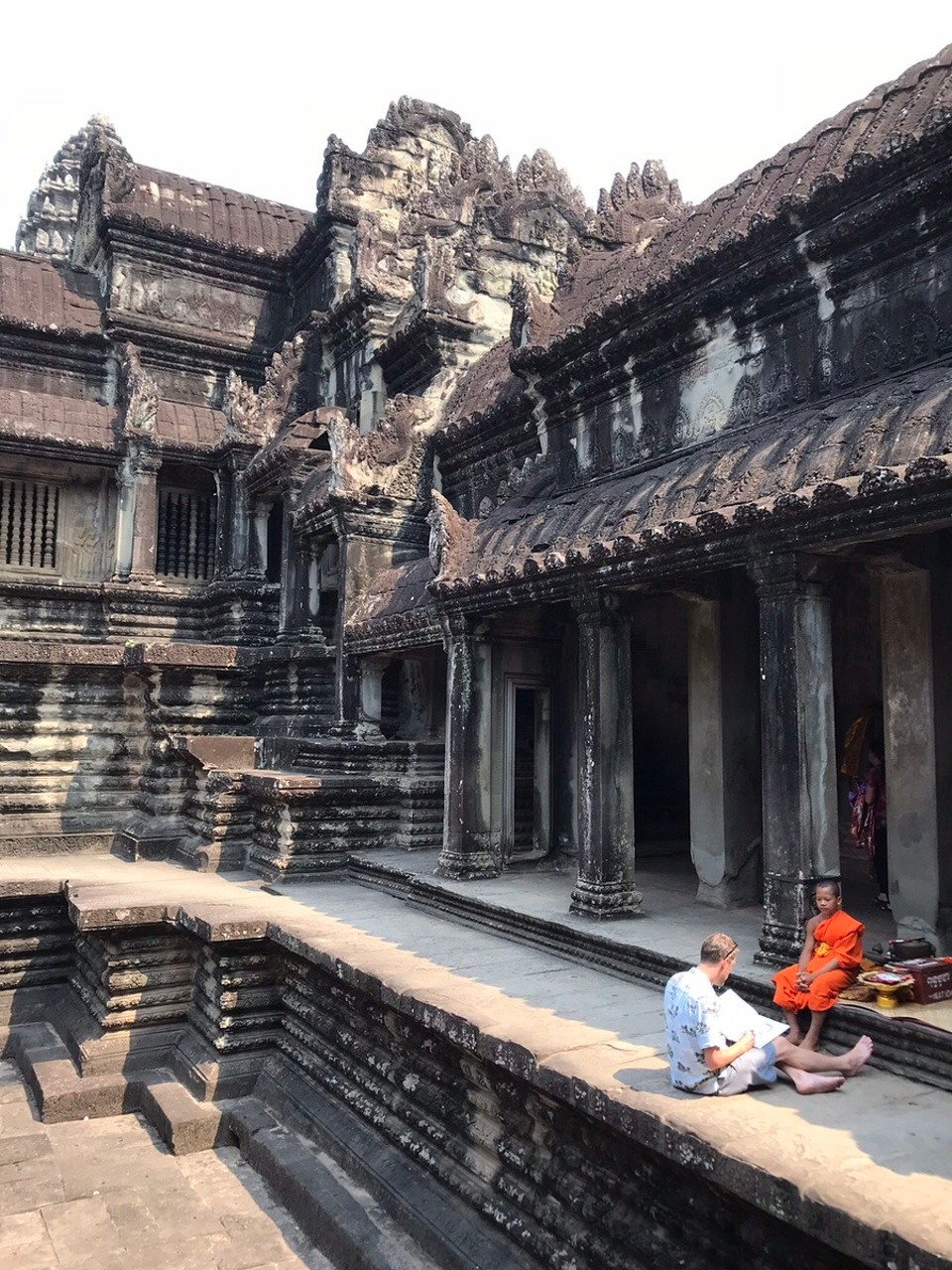 Cambodia -  - Mini monk sketching @ Angkor Wat