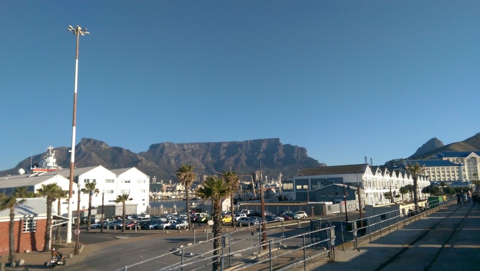 Südafrika - Cape Town - Nach zwei wunderbaren Stunden auf dem tablemountain hier der Blick von unten...