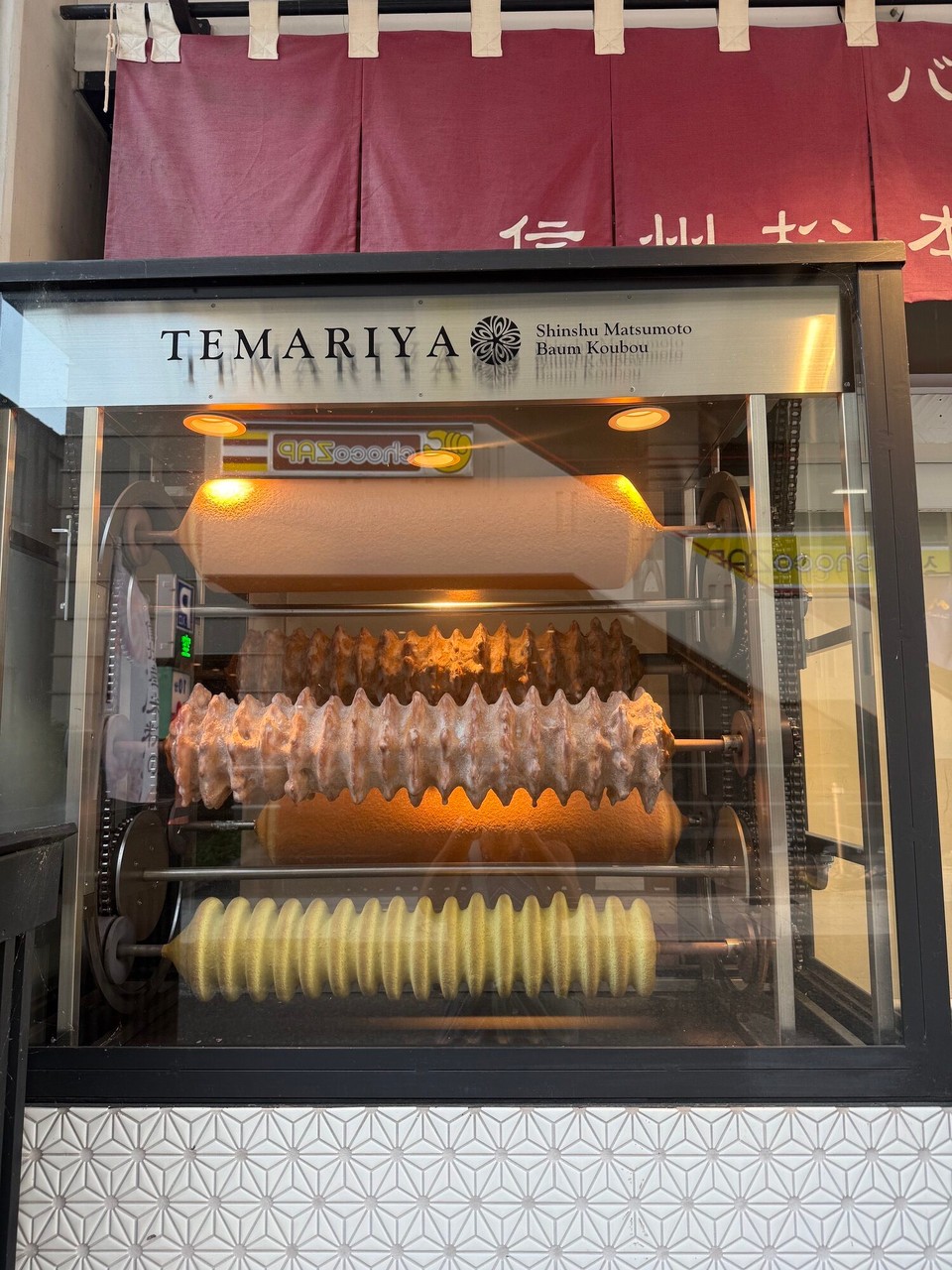 Japan - Matsumoto - Hier gibt es sogar Baumkuchen und Striezel