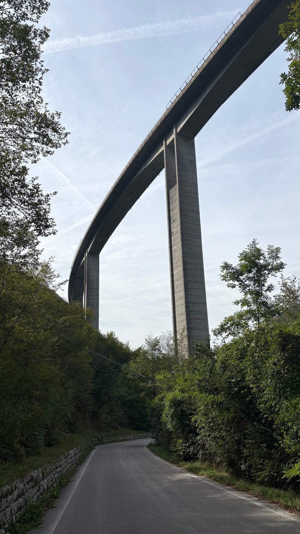 Italien - Treviso - Unter der Autobahn und…