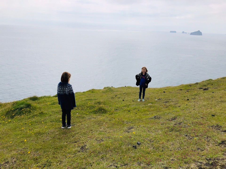 Island - Vestmannaeyjar - „Lena! Lust etwas zu spielen?“
