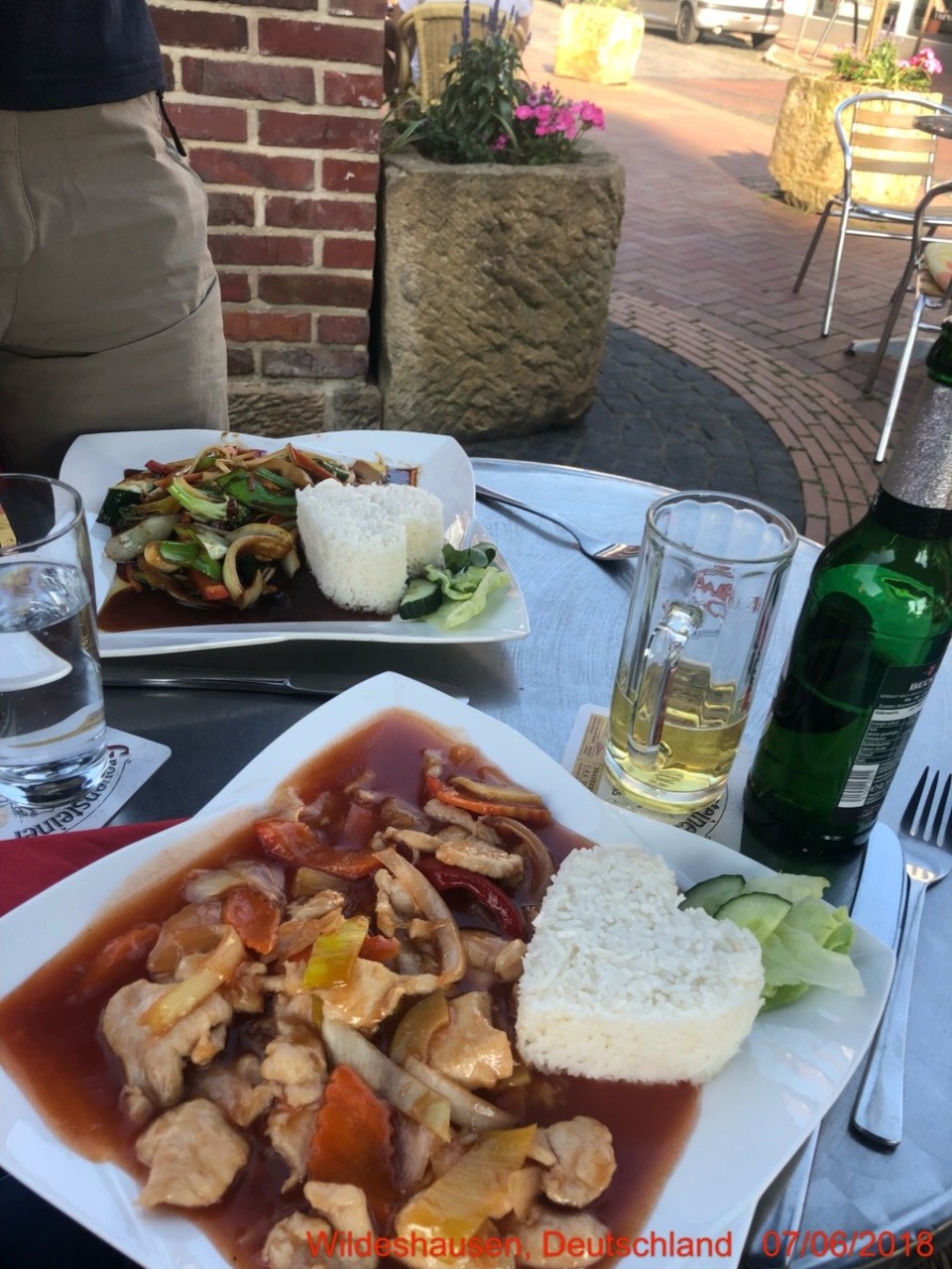 Deutschland - Wildeshausen - Asiatisch in der Fußgängerzone 