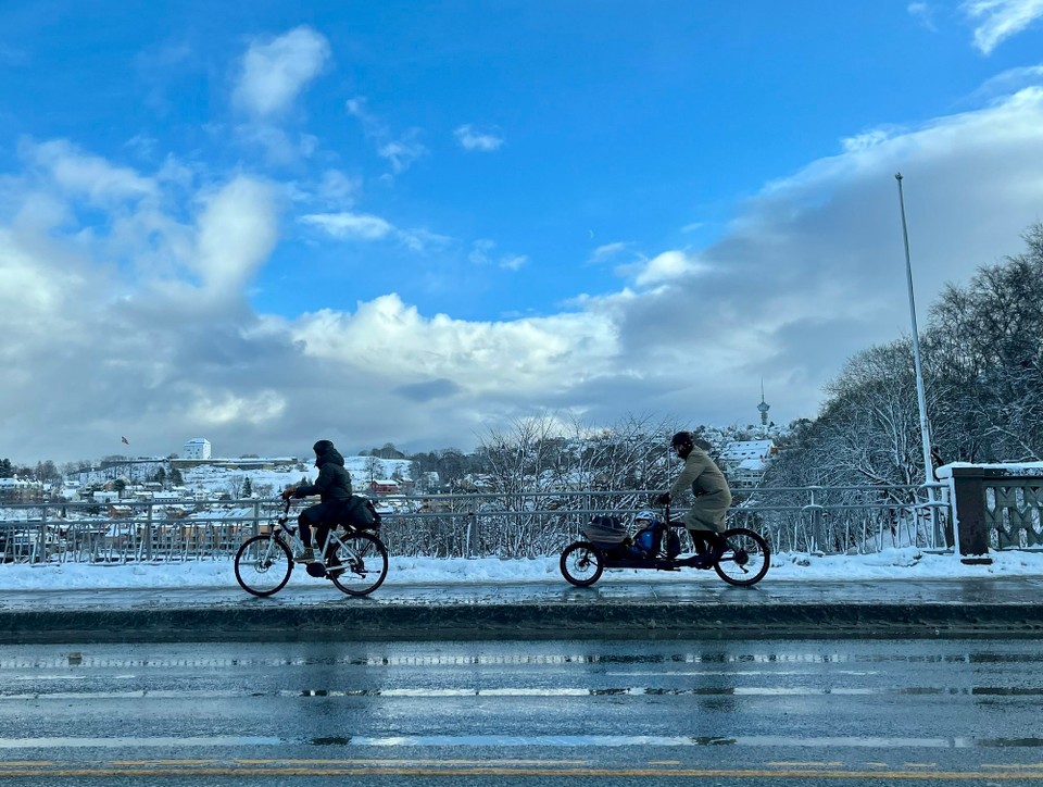 Norwegen - Lillehammer - Bei jedem Wetter & egal wie eisig und windig es ist, sie sind auf 2 Rädern unterwegs - Beeindruckend!