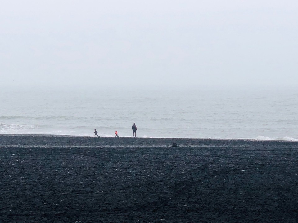 Island - Mýrdalshreppur - Noch sind die Kids halbwegs trocken 🤪