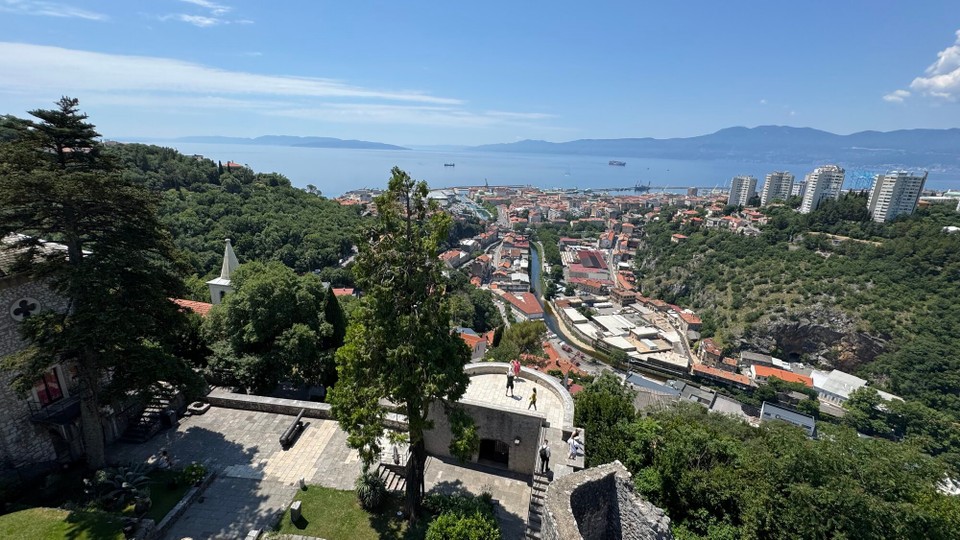 Kroatien - Zadar - Die Burg Trsat, eine Verteidigungsanlagen aus dem 13. Jhd., thront majestätisch auf einem Hügel über Rijeka und bietet eine einmalige Aussicht auf die Kvarner Bucht.