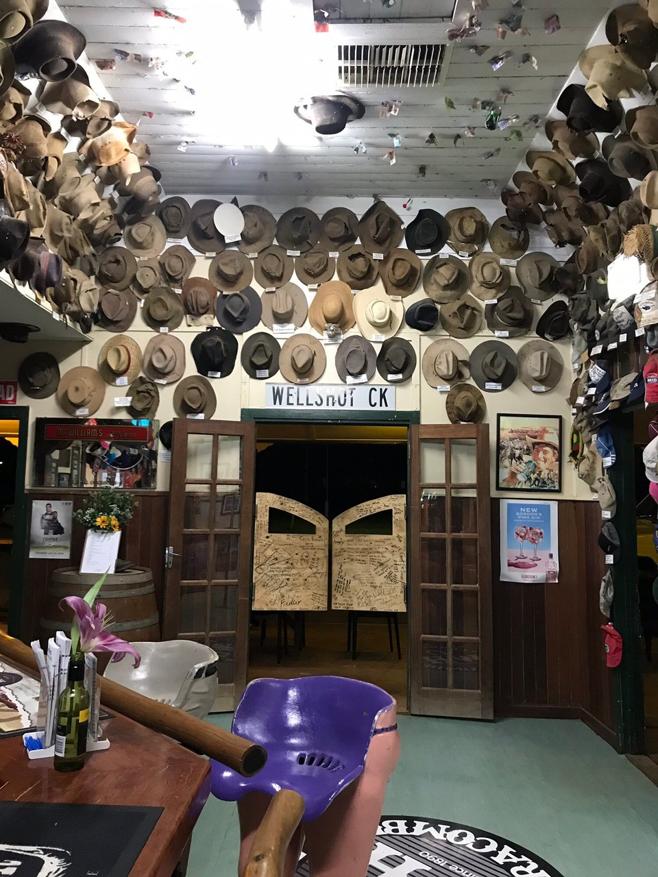 Australia - Ilfracombe - Inside the pub 