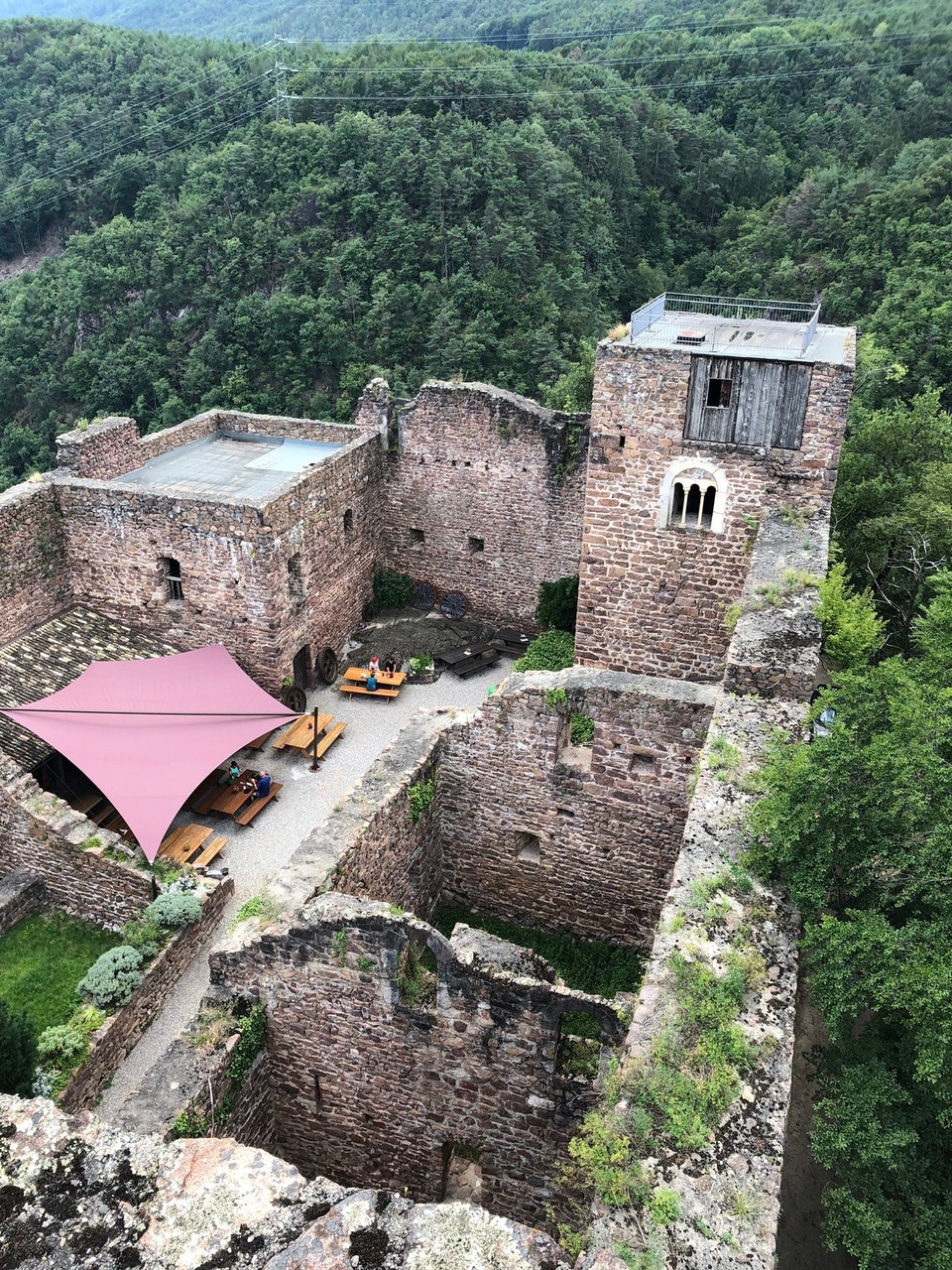 Italien - Eppan an der Weinstrasse - Blick in den Innenhof von Burgboymont