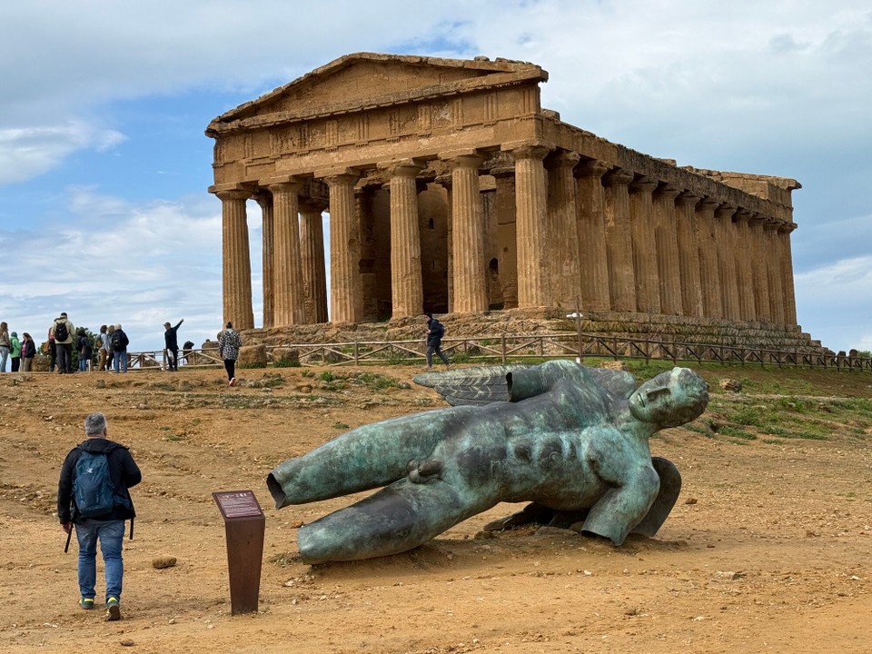Italien - Marsala - Concordiatempel mit abgestürztem Ikarus