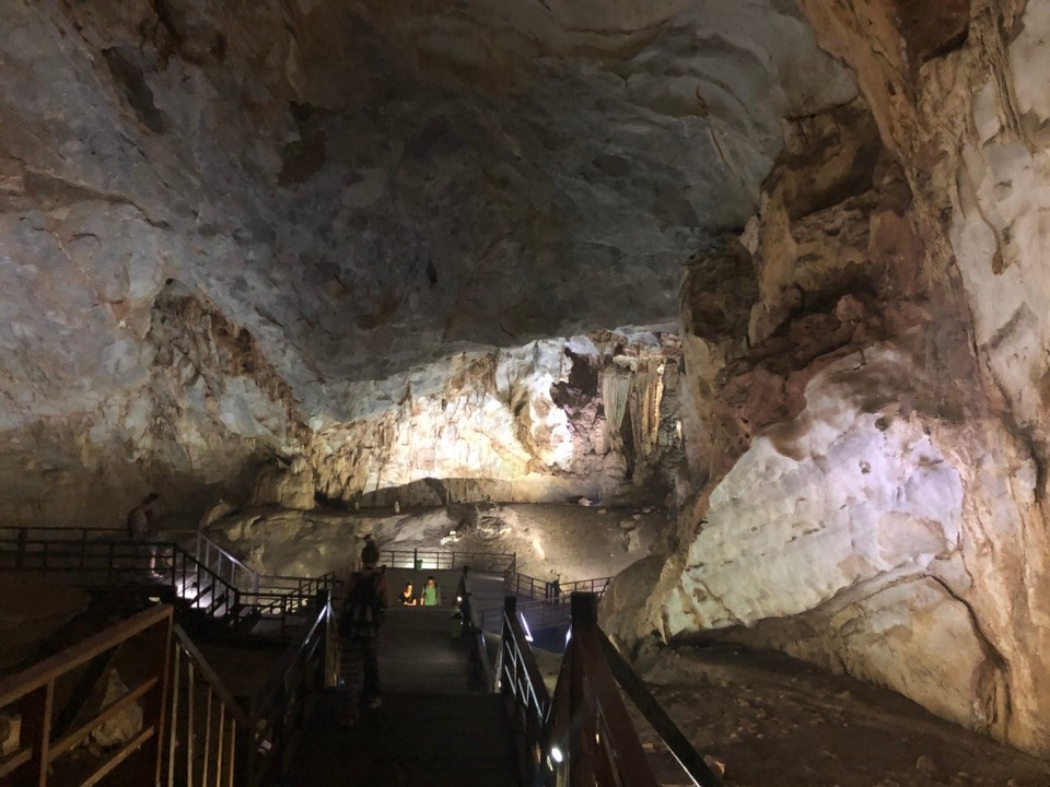 Vietnam - H. Bố Trạch - Die erste Höhle nennt sich Paradise Cave...
