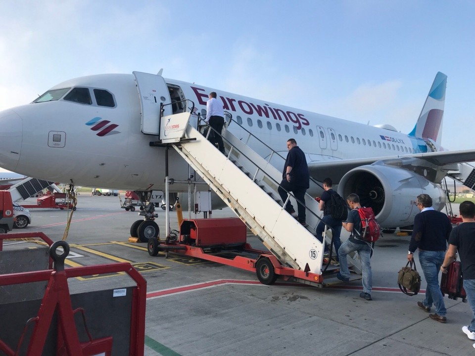 Deutschland - Hamburg - Abflug mit 1,5 Stunden Verspätung von Hamburg 