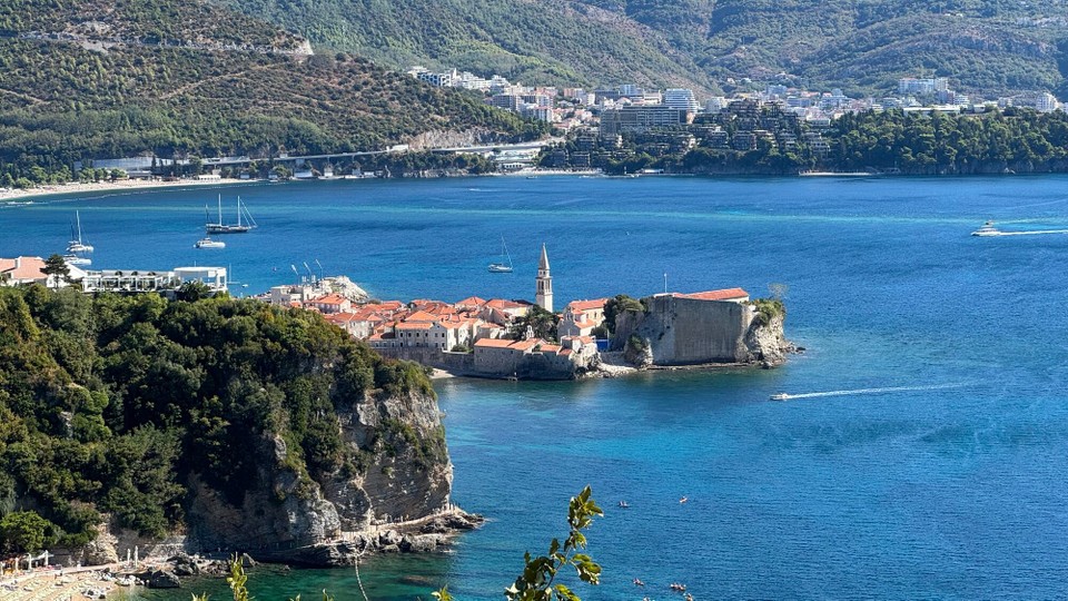 Montenegro - Budva - Die Altstadt von Budva liegt auf einer Halbinsel.