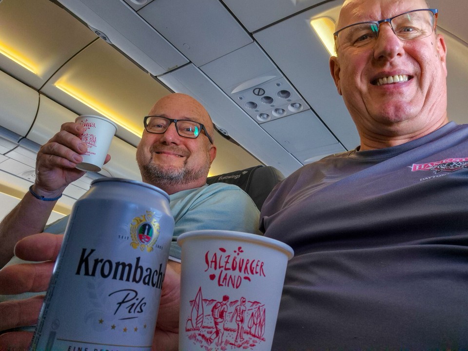 Griechenland - Rhodos - Die mitfühlende Stewardess hat unsere fatale Lage erkannt und uns entsprechend versorgt.