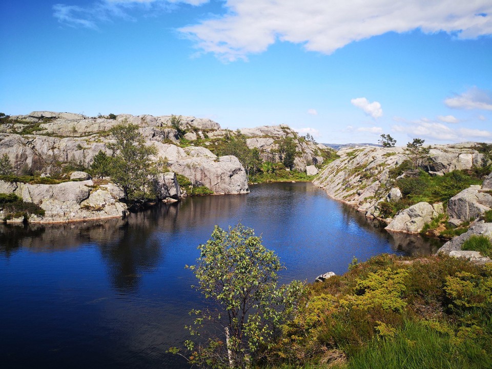 Norwegen - Jørpeland - Schöne kleine Seen auf dem Weg nach oben