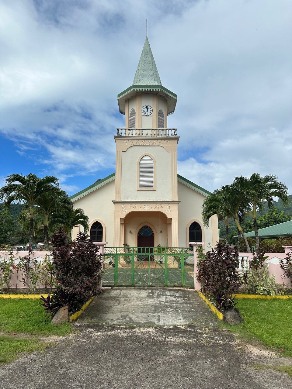 Französisch-Polynesien - Bora-Bora - Protestantische Kirche von Vaitape