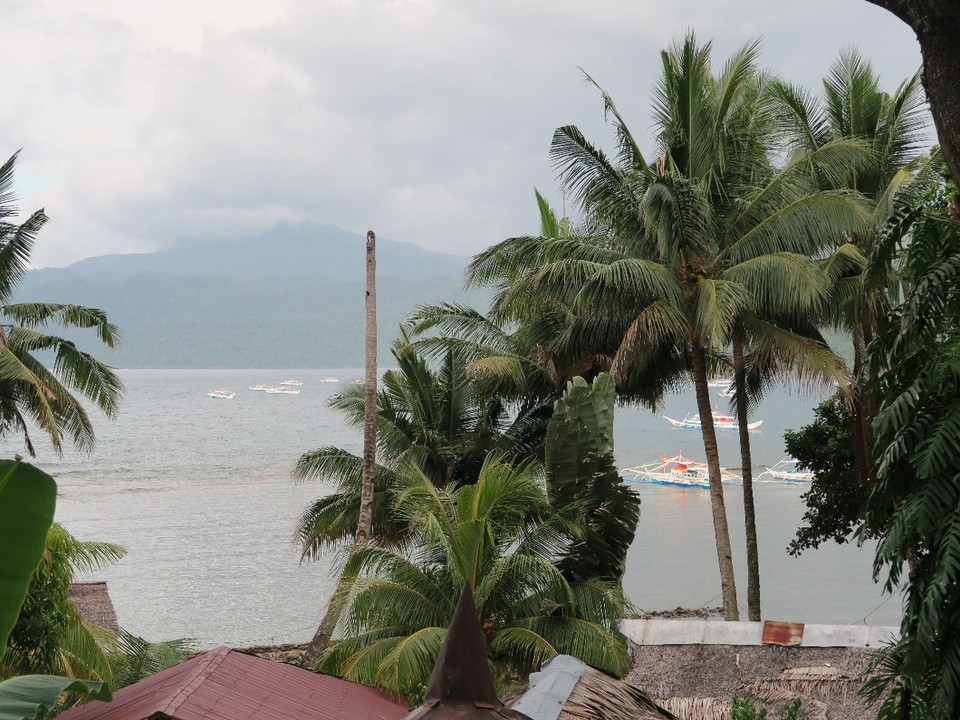 Philippines - Puerto Princesa - Vue sur Sabang et sa baie un peu nuageux