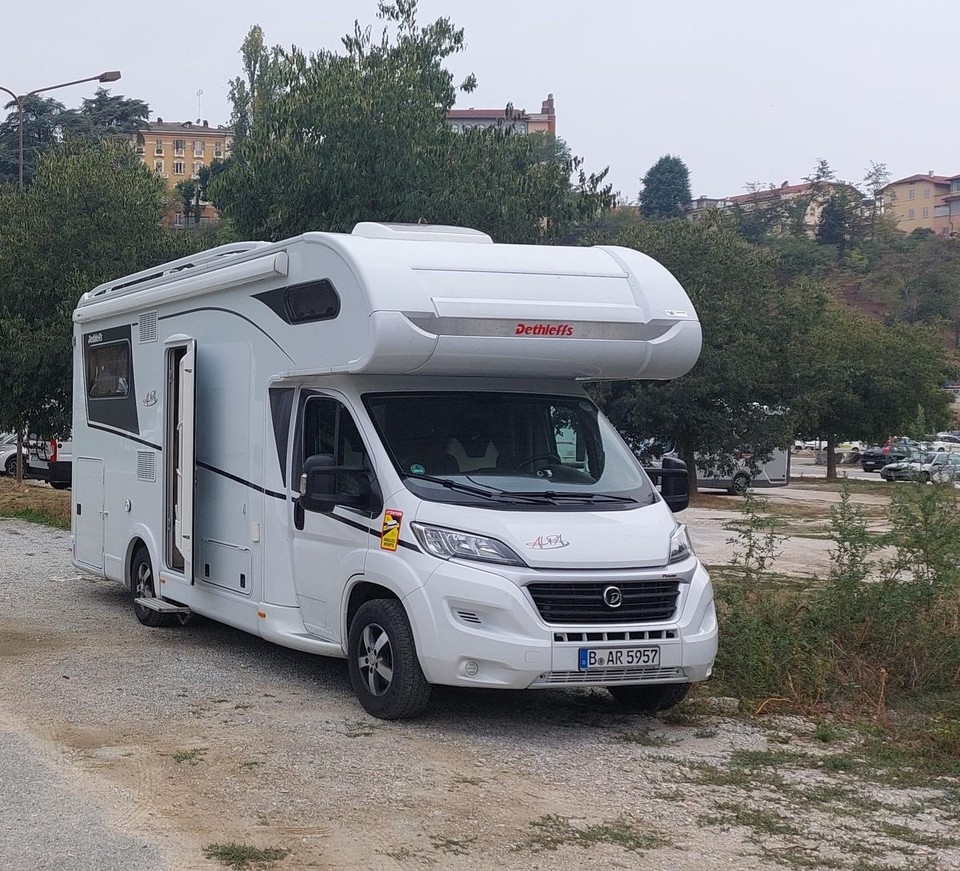 Italien - Cuneo - Stellplatz zu Fuße der Altstadt von Cuneo
