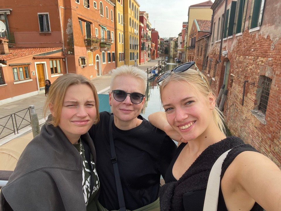 Italien - Venedig - Eine schaut immer schräg. 