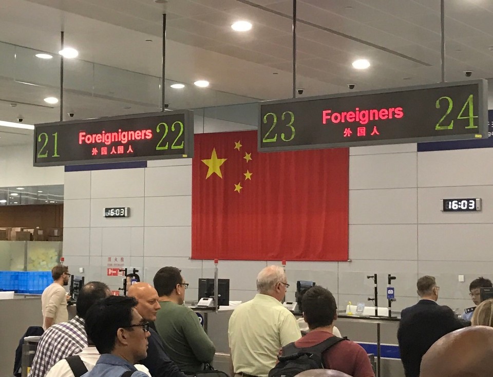  - China, Shanghai, Pudong Airport - Foreigners vs Foreignigners