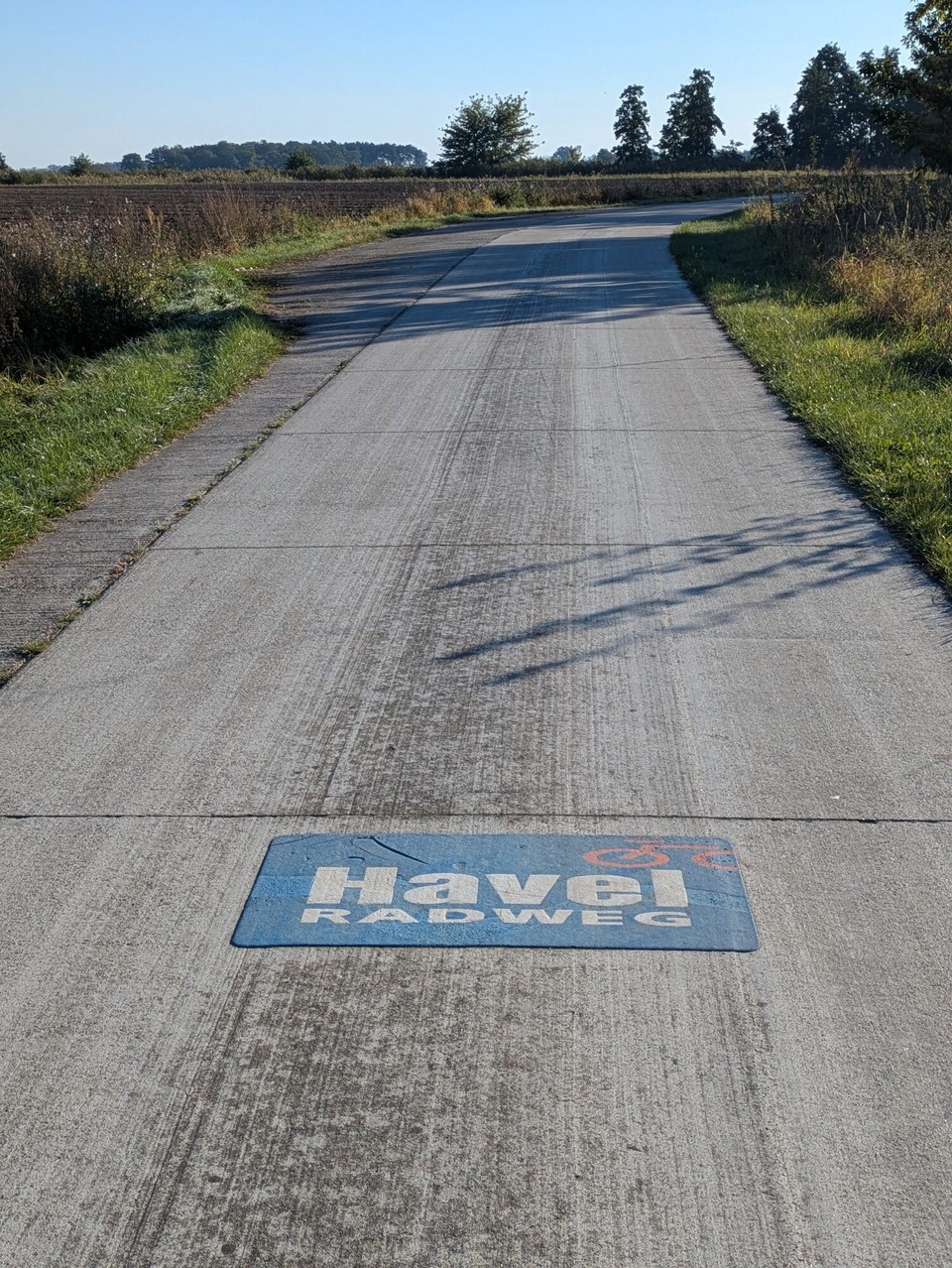 Deutschland - Brandenburg an der Havel - Und außerdem gibt es ja genug Wegweiser. Heute zumindest noch am Anfang.