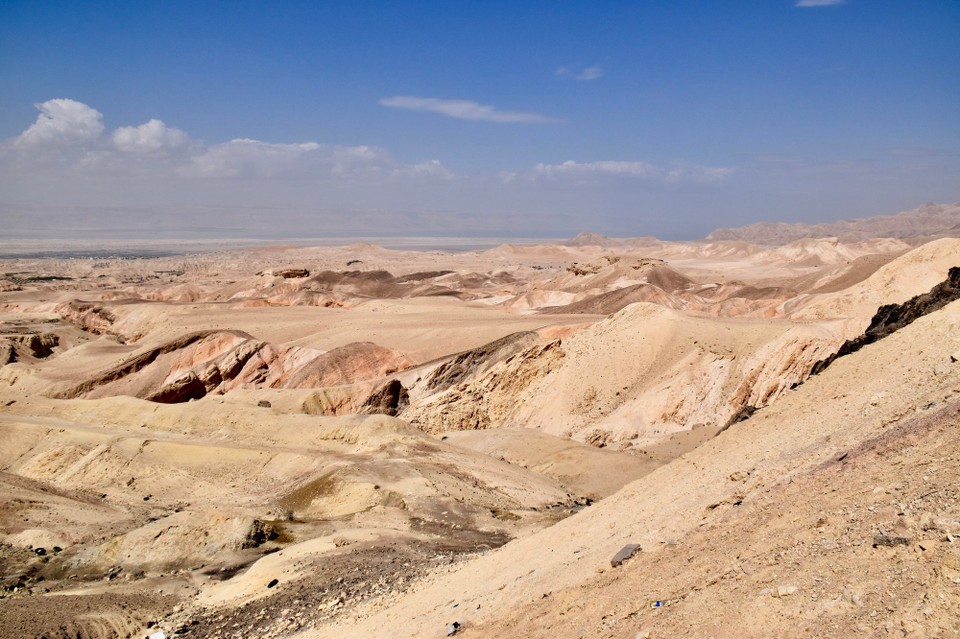 Jordanien -  - Weiter geht unsere Fahrt durch die Wüste ins Gebirge. Hier wird es auch wieder kalt, um die 12 Grad.