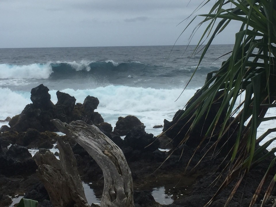 Vereinigte Staaten - Haiku-Pauwela - Tosendes Meer am Lava Szrand