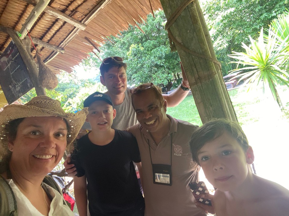 Thailand - Phanom - Tigerman und seine heutige Gruppe! 
