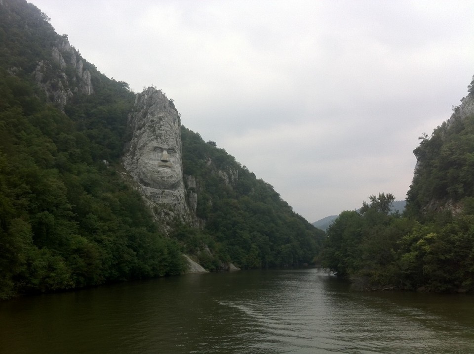 Rumänien - unbekannt - ...hat wohl irgendjemand für irgendeinen König in den Felsen geschlagen,..., naja. 