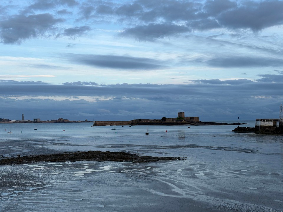 Vereinigtes Königreich - St Mary - Bucht mit St. Aubin's Fort