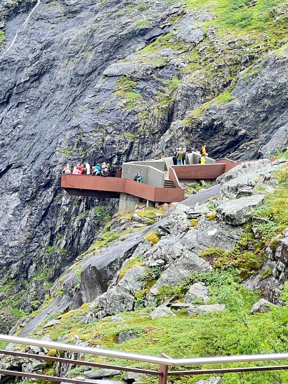 Norwegen - Åndalsnes - Aussichtsplattform oben am Trollstiegen 